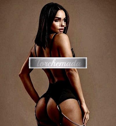 Girl Felina Coinvolgente  Brindisi