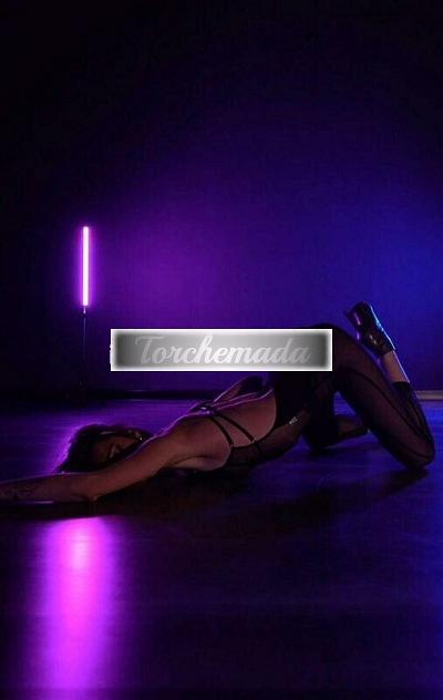 Girl Strepitosa Esibizionista  Latina