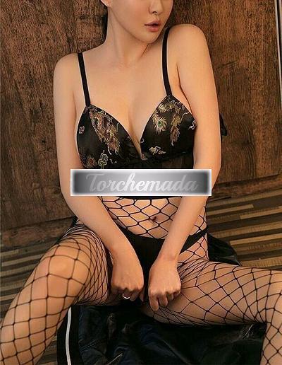 Girl Asiatica con culo rotto  Latina