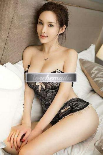 Girl Gioiellino con gli occhi a mandorla  Siracusa