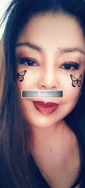 Girl Stretta analemente  Fermo