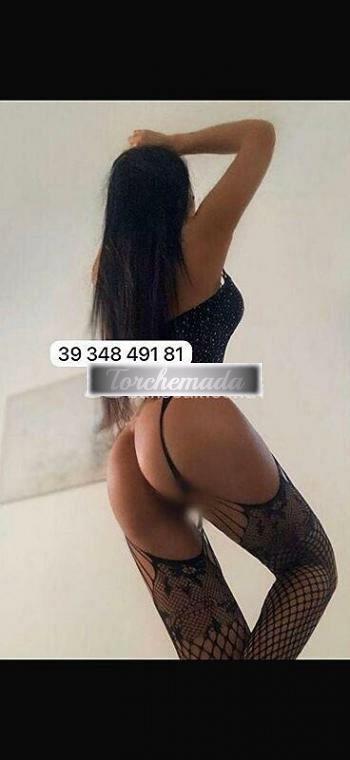 Girl Lato B profondo e stretto  Parma