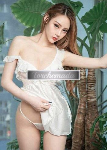 Girl Gioiellino con gli occhi a mandorla  Siracusa