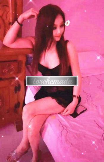 Girl Stretta analemente  Fermo