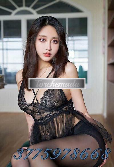 Girl Cinesina porcellina  Venezia