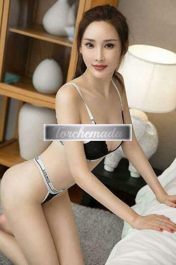 Girl Gioiellino con gli occhi a mandorla  Siracusa