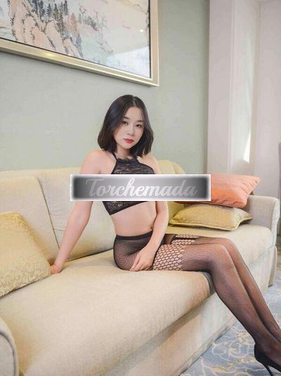 Girl Asiatica che obbedisce  Udine