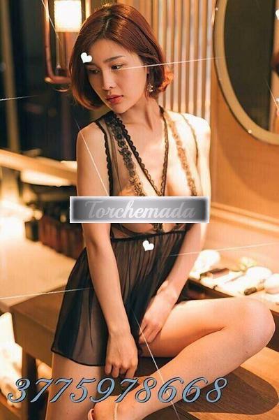 Girl Cinesina porcellina  Venezia