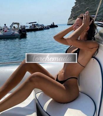 Girl Strepitosa Esibizionista  Latina