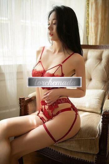 Girl Modella orientale per incontri raffinati  L'Aquila