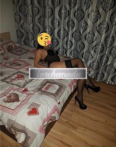 Girl Felina Coinvolgente  Brindisi