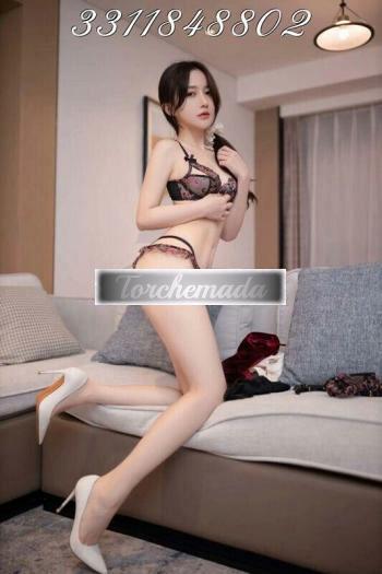 Girl Troietta vogliosa con gli occhi a mandorla  Lecco