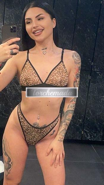 Girl Calda Bambola  Lucca