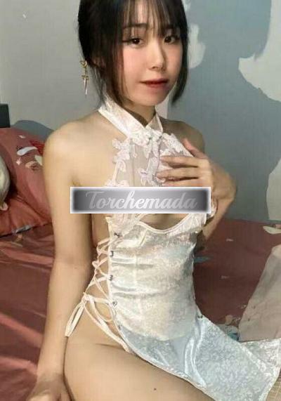 Girl Asiatica birichina  Bergamo