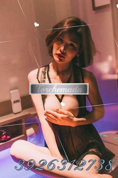 Girl Modella orientale per incontri raffinati  L'Aquila