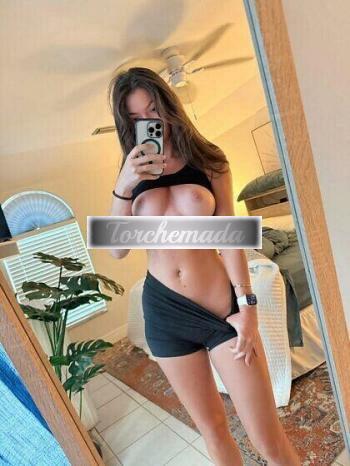Girl Chanel  Cuneo