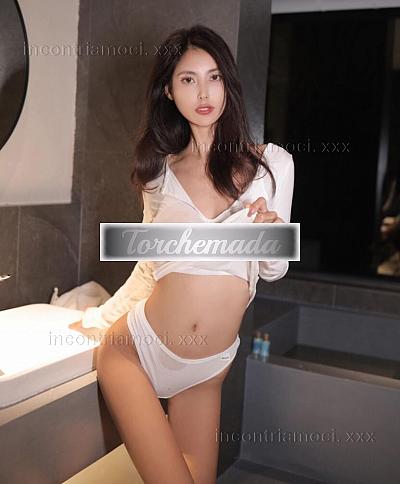 Girl Adoro lucidare le cappelle  Padova