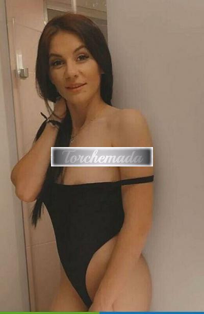 Girl Felina Coinvolgente  Brindisi