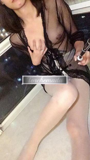 Girl Leccatrice di cazzi asiatica  Alessandria