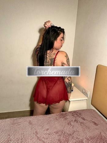 Girl Felina Coinvolgente  Brindisi