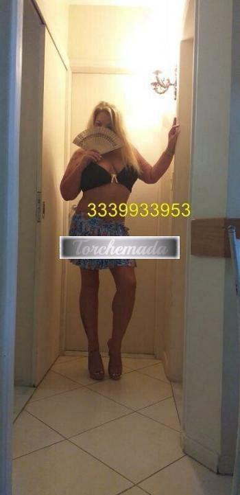 Girl Bellissima Coinvolgente  Brindisi