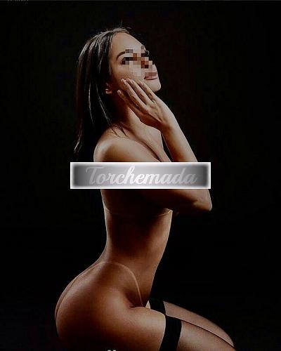 Girl Felina Coinvolgente  Brindisi