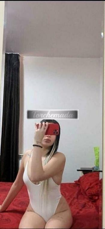 Girl Felina Coinvolgente  Latina