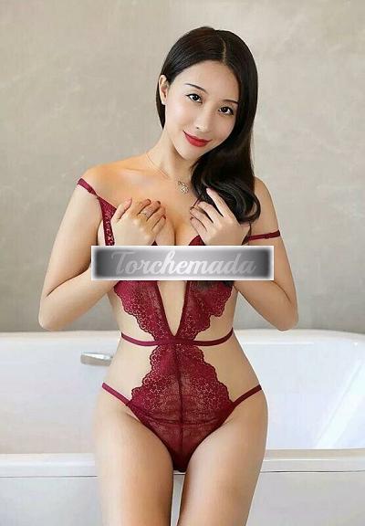 Girl Ragazza orientale mozzafiato  Aosta