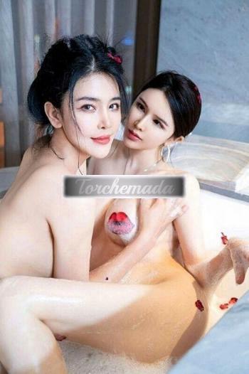 Girl Due stracciaculo  Novara