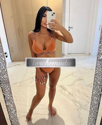 Girl Bellissima Femmina  Milano