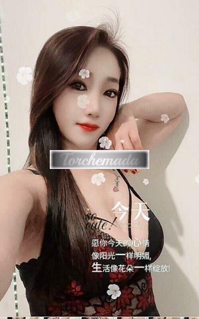 Girl Strepitosa Femmina  Trieste