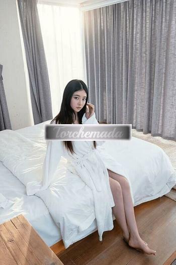 Girl Regina Preliminari Naturali  Como