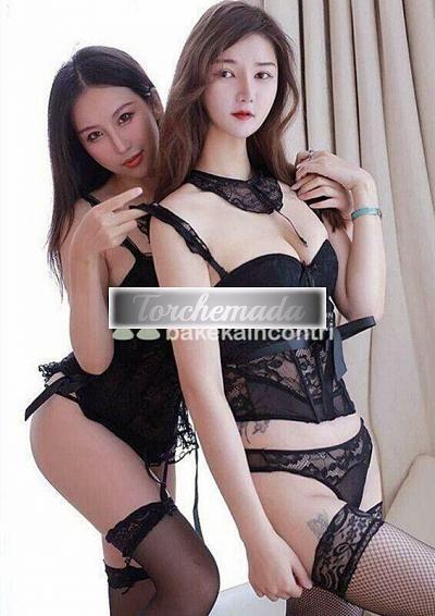 Girl Due stracciaculo  Novara