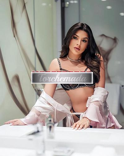 Girl Larissa  Milano