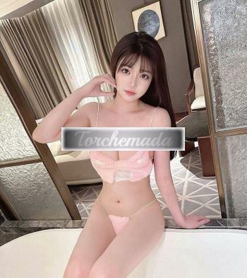 Girl Bellissima Femmina  Milano