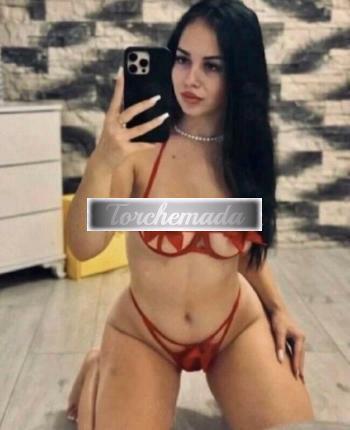 Girl Figa stretta e tette naturali  Roma