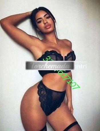 Girl Sexy Esibizionista  Brindisi