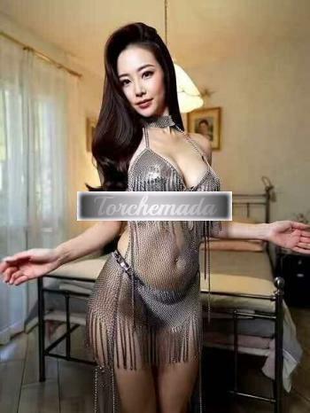 Girl Occhi a mandorla  Modena