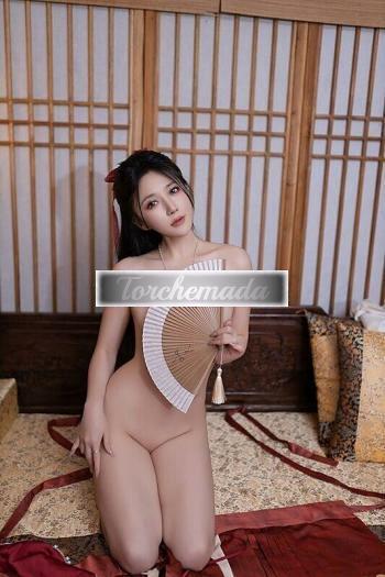 Girl Io lecco bene le palle  Lecco