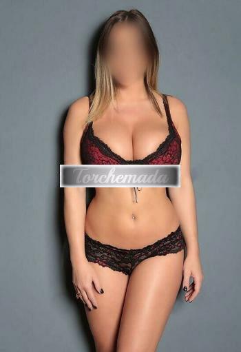 Girl Esplosiva Esibizionista  Fermo