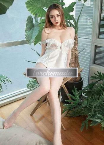 Girl Gioiellino con gli occhi a mandorla  Siracusa