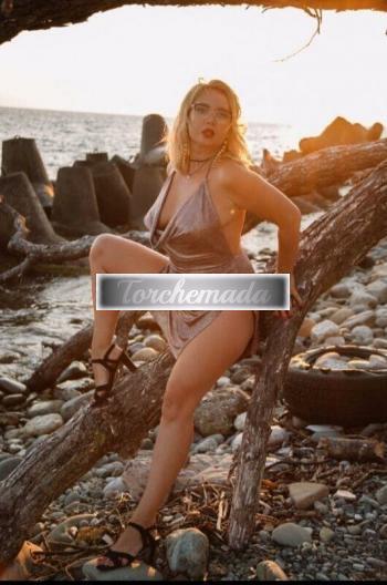 Girl Bellissima Femmina  Lucca