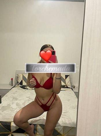 Girl Lato B profondo e stretto  Parma