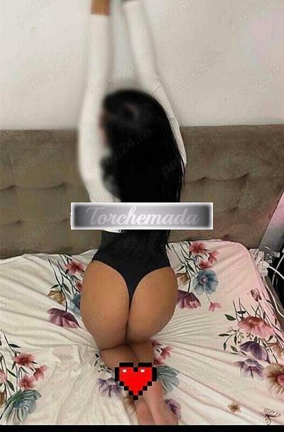 Girl Spettacolare Esibizionista  Brindisi