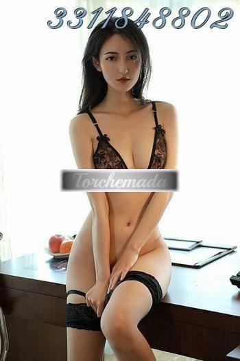 Girl Troietta vogliosa con gli occhi a mandorla  Lecco