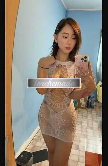 Girl Occhi a mandorla  Modena